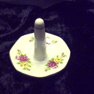 Vintage porcelain ring holder